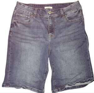 🩳Woman Size 10 Maurices Bermuda Shorts🩳